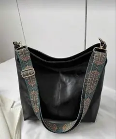 新品未使用品　ショルダーバッグ ブラック 斜めがけ カジュアル