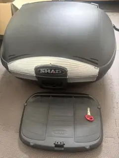 SHAD SH48 トップケース カーボン風 取り付け金具付き 鍵2個 - メルカリ