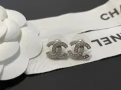 CHANEL ダブルCロゴ スタッドピアス 箱付き シルバー ストーン - メルカリ