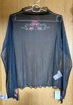 アクシーズファム　彼岸花プリントシアートップス