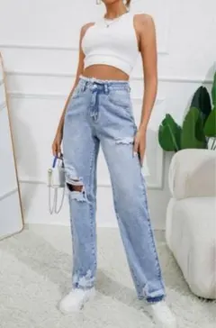 ダメージ加工ライトブルーデニムパンツ