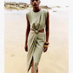 ZARA カットアウトバックルワンピース