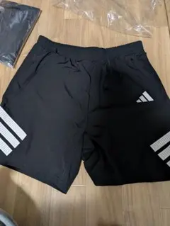 adidas ブラック ショートパンツ