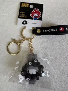 マイメロディー　黒ミャクミャクなりきりキーホルダー　大阪関西万博