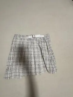 INGNIグレーとホワイトのチェック柄プリーツスカート