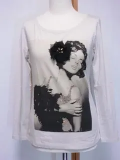 EPOCA エポカ　サンドベージュで女性のプリントが素敵な長袖Tシャツ 40のサムネイル