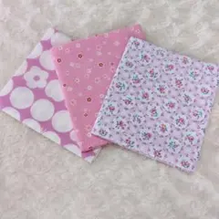 パッチワークカットクロス　布　生地　はぎれ　3枚　ピンク系