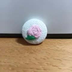 布製ピンクバラ刺繍ブローチ