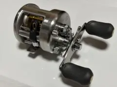 シマノ　05 カルカッタ 101 ベイトリール　中古のサムネイル