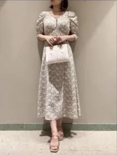 スナイデルSustainableバリエプリントワンピース　ベージュ　花柄0サイズ