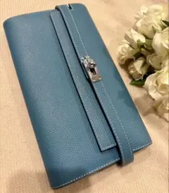 春色　大人可愛い青色 長財布　大容量　銀色ロック付き