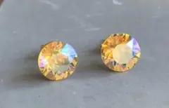 スワロフスキー・クリスタル®︎ ライトトパーズシマー　ピアス　6mm 虹色