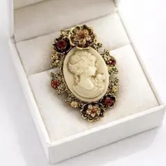ヴィンテージ調 カメオ風 ブローチ｜クラシカルデザイン