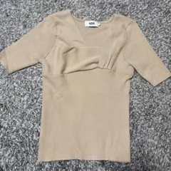 AZUL BY MOUSSY リブニット トップス ベージュ Mのサムネイル