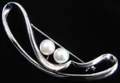 少し大粒・２粒★925シルバー(銀製) 本真珠（アコヤ真珠)真珠ブローチ・新品