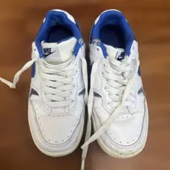 22センチ　NIKE スニーカー ホワイト ブルー キッズのサムネイル