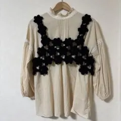 黒 花モチーフベスト