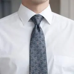 CLAUD AMIE 幾何学柄 ブルーグレー系 シルク混ネクタイ