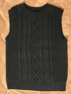 【新品】UNIQLO ケーブルニットノースリーブベストSサイズ