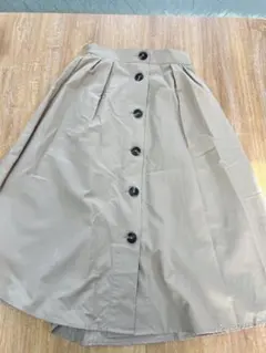 GU ベージュ ボタン付きロングスカート　美品