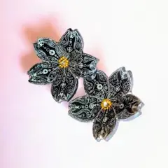 【桜ピアス　桜イヤリング】ペン画　夜桜　黒いピアス　かっこいい