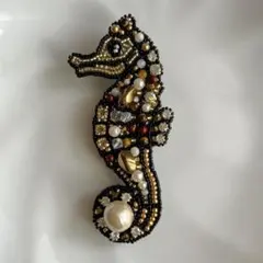 ト音記号 ビーズ刺繍ブローチNO.4 - メルカリ