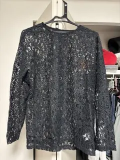 黒のレース長袖シャツ