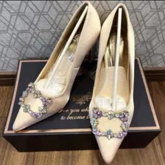 ビジューサテンパンプス