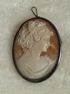 オーバル型女性横顔ブローチ♡カメオ