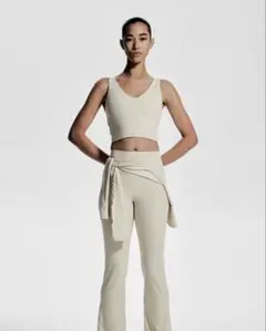 美品 H&M スポーツ ヨガウェア トップスのサムネイル