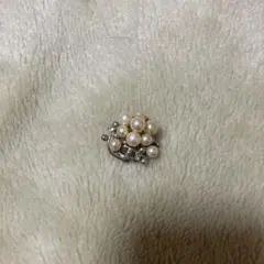 パールとクリスタルのブローチ