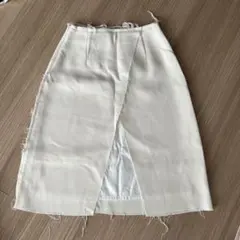 アイボリー タイトスカート スリット入り