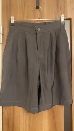グレー　ハーフパンツ