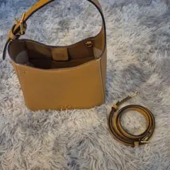 レザーショルダーバッグ ベージュ トリーバーチ美品