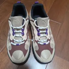 emmi スニーカー