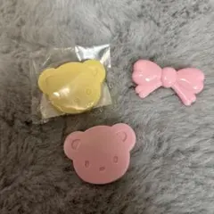 ファミリア　familiar　ピンクマ　　ピンリボン　ピンク　イエロー　安全ピンのサムネイル