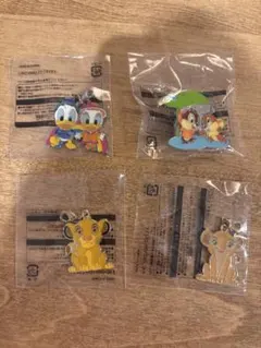 ディズニー　チャーム　ブローチピン