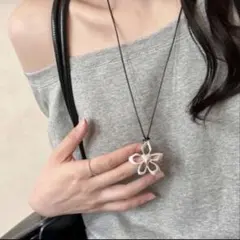 ヴィンテージ　ロング　ネックレス　ペンダント　シルバー　ブラック　フラワー