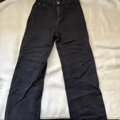 ブラックストレートレッグデニムパンツ