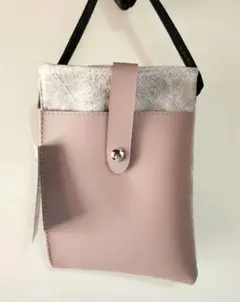 ショルダーバッグ 3ポケット くすみピンク　ポシェット