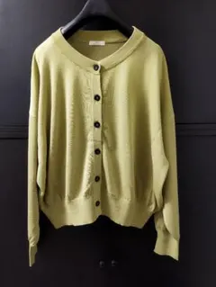 黄色カーディガン
