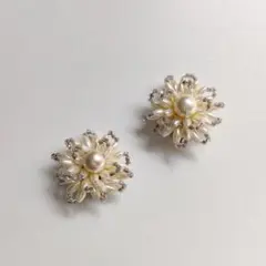 vintage パールビーズ　花モチーフ　ビーズ刺繍　イヤリング　ヴィンテージ