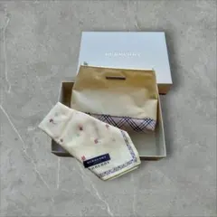 Sale【新品】BURBERRY クリーム色ポーチ　ハンカチつき