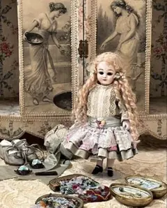 小さなビスクドール　アンティーク 小さなビスクドールと猫の小箱のセット＊/Antique Doll/お人形