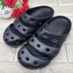 ❤️良品❤️ KEEN ヨギ　サボ　クロッグ　サンダル　穴あき　ブラック　キーンのサムネイル