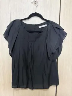 A day in the life 黒 フリル袖 トップス