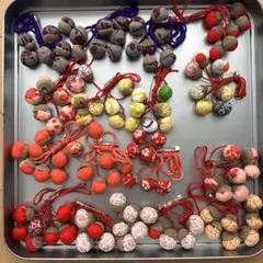 ハンドメイドブローチ どんぐり　ちりめん細工
