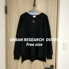 新品　URBAN RESEARCH DOORS Ｖネックニット　フリーサイズ