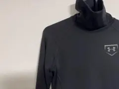 UNDER ARMOR アンダーアーマー 冬用アンダーシャツ タートルネックのサムネイル