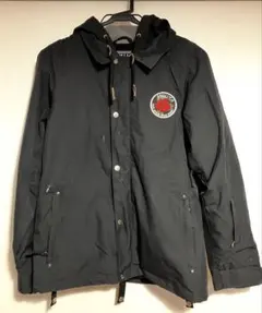 黒いスノーボードウェア フード付き